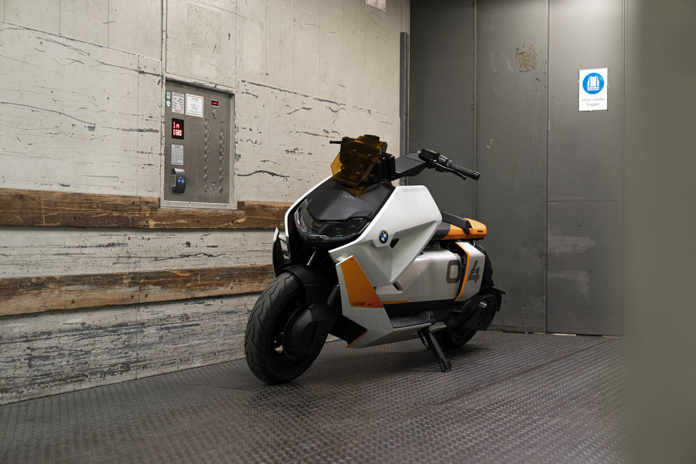 10- bmw-definition-ce-04
