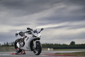 5- DUCATI_SUPERSPORT_950_S_AMBIENCE _19__UC210970_High