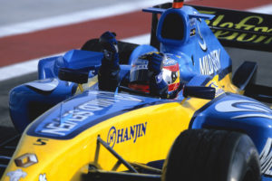 2005 Bahrain Grand Prix Sakhir, Bahrain. 1st - 3rd April 2005 Race winner Fernando Alonso, Renault R25 (1st), celebrates as he drives into Parc Ferme. Photo: ref: 35mm Image A05