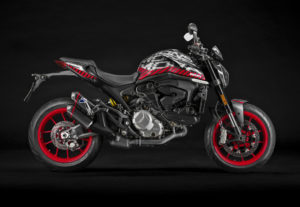 3- MY21_DUCATI_MONSTER personalised with plastic covers _24__UC214693_High