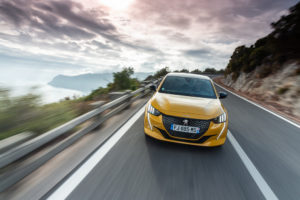 4_PEUGEOT_208_GTLine_Yellow_0 2
