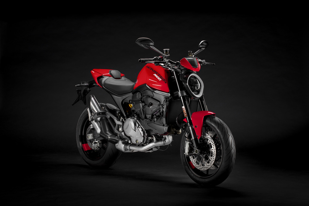 5- MY21_DUCATI_MONSTER_PLUS _1__UC214632_High