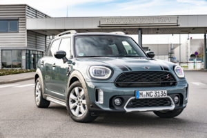 P90408930_highRes_mini-cooper-s-countr 2