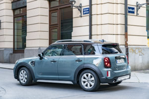 P90408934_highRes_mini-cooper-s-countr 4
