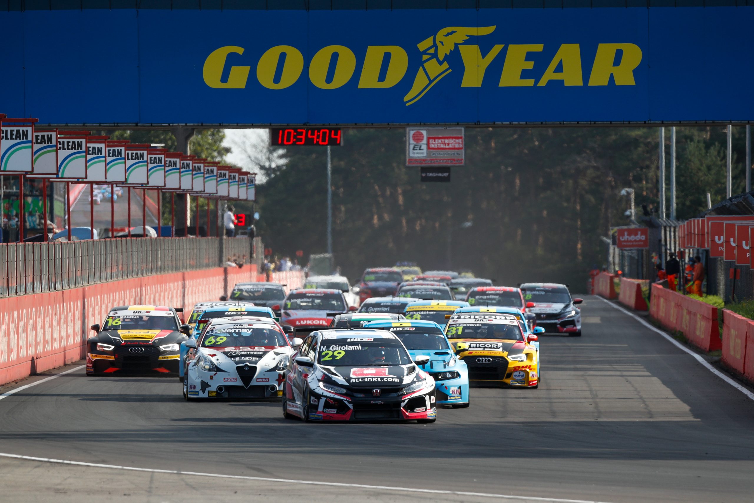 00-WTCR-action-2020-2-scaled