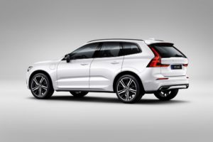 XC60 Recharge plug-in hybrid R-Design expression, in Crystal White Pearl