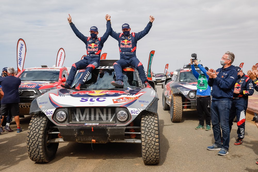 302 Peterhansel Stéphane (fra), Boulanger Edouard (fra), Mini, X-Raid Mini JCQ Team, Auto, Quandt Sven, owner of Xraid Rallye Team, portrait celebrating the dakar win during the 12th stage of the Dakar 2021 between Yanbu and Jeddah, in Saudi Arabia on January 15, 2021 - Photo Antonin Vincent / DPPI