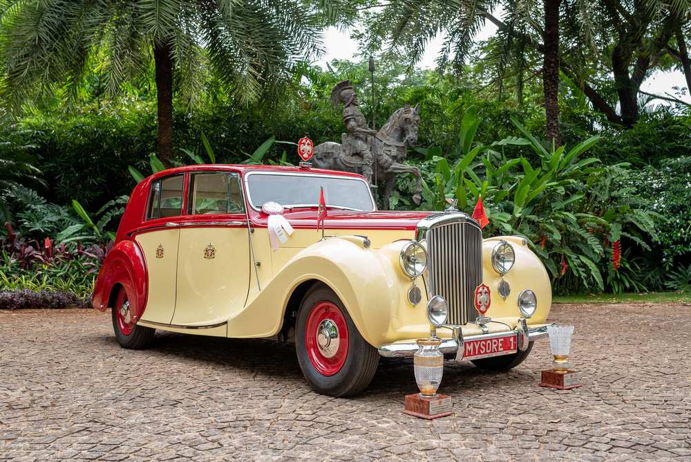 1 1949 rhubarb and custard Bentley copy