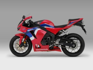 3 2021-CBR600RR_studio_0006_S