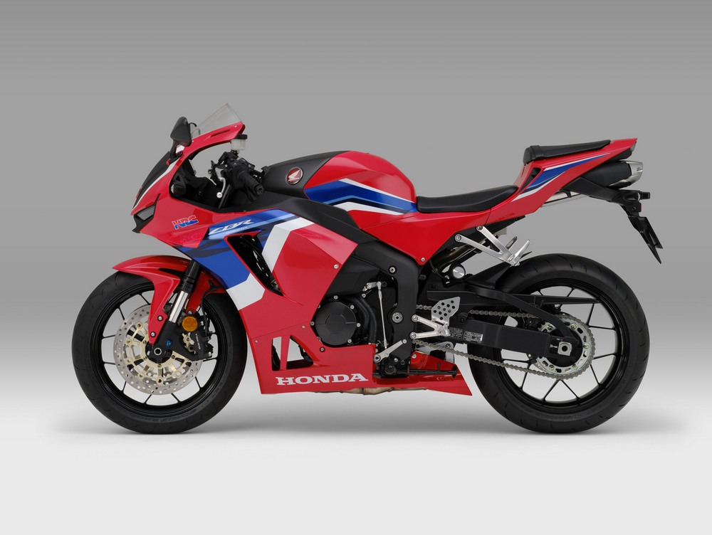 3 2021-CBR600RR_studio_0006_S