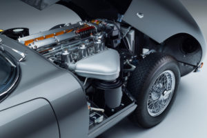 6 09 E-TYPE FHC engine 01