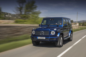 Mercedes-Benz G 500 brillantblau metallic, designo Leder Nappa espressobraun/schwarz.;Kraftstoffverbrauch kombiniert: 11,5 l/100 km; CO2-Emissionen kombiniert: 263 g/km* Mercedes-Benz G 500, brilliant blue metallic, designo nappa leather espresso brown/black.;Fuel consumption combined: 11.5 l/100 km; Combined CO2 emissions: 263 g/km*