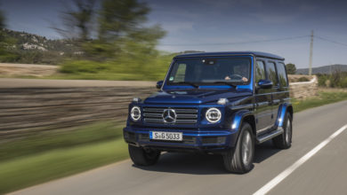 Mercedes-Benz G 500 brillantblau metallic, designo Leder Nappa espressobraun/schwarz.;Kraftstoffverbrauch kombiniert: 11,5 l/100 km; CO2-Emissionen kombiniert: 263 g/km* Mercedes-Benz G 500, brilliant blue metallic, designo nappa leather espresso brown/black.;Fuel consumption combined: 11.5 l/100 km; Combined CO2 emissions: 263 g/km*