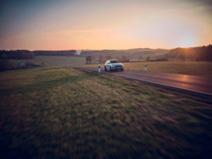 2 OS PE N_KV_Main_COUNTRYROAD_3Q Right