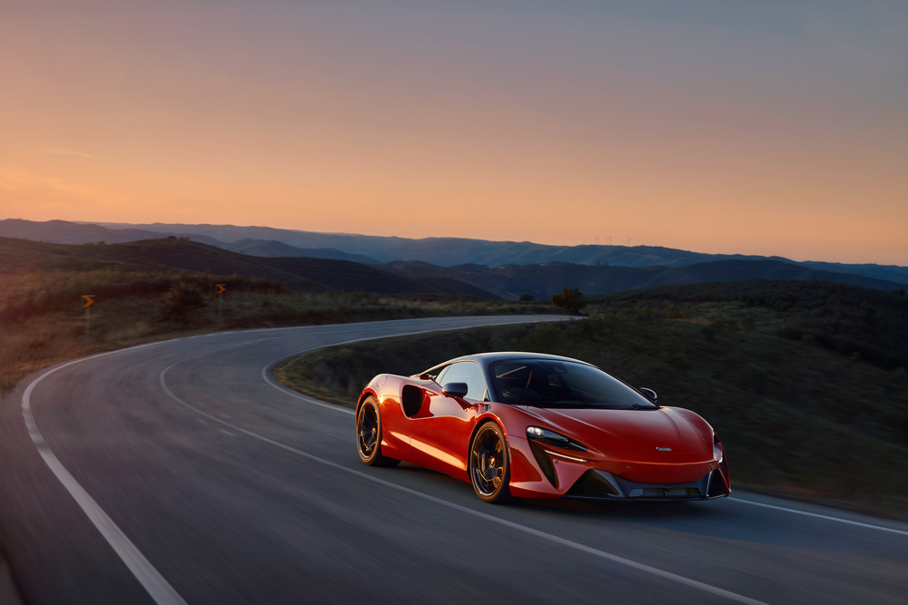 3 13125-All-newMcLarenArturaHigh-PerformanceHybridpowertrain-ArturaFront