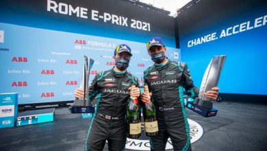 CIRCUITO CITTADINO DELL'EUR, ITALY - APRIL 10: Sam Bird (GBR), Jaguar Racing, 2nd position, and Mitch Evans (NZL), Jaguar Racing, 3rd position, celebrate with their trophies and Champagne during the Rome ePrix I at Circuito Cittadino dell'EUR on Saturday April 10, 2021 in Rome, Italy. (Photo by Andrew Ferraro / LAT Images)