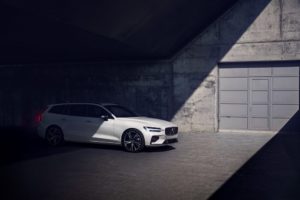 V60 R-Design, in Crystal White Pearl