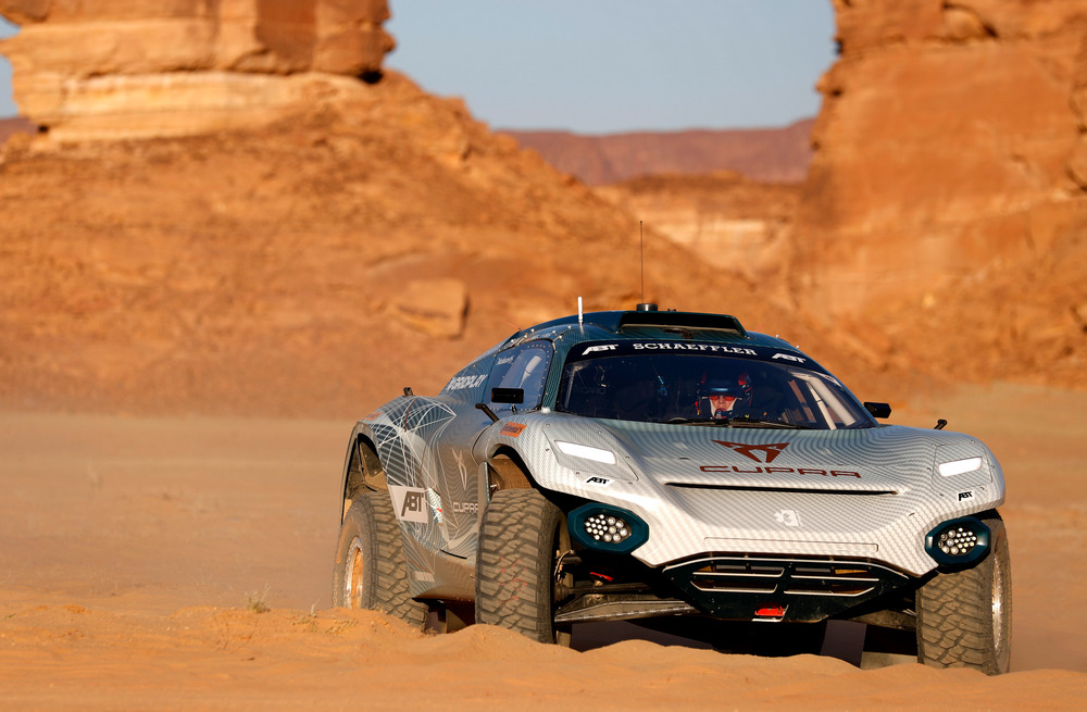 ALULA, SAUDI ARABIA - APRIL 02: Claudia Hurtgen (GER), ABT CUPRA XE during the Desert X-Prix at AlUla on April 02, 2021 in AlUla, Saudi Arabia. (Photo by Sam Bloxham / LAT Images)