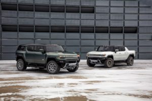 The GMC HUMMER EV SUV completes the HUMMER EV family and features a 126.7-inch wheelbase for tight proportions and a maneuverable body, providing remarkable on- and off-road capability.