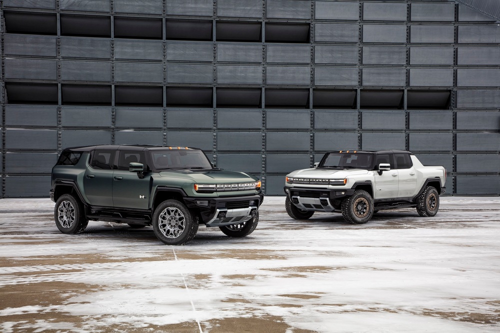 The GMC HUMMER EV SUV completes the HUMMER EV family and features a 126.7-inch wheelbase for tight proportions and a maneuverable body, providing remarkable on- and off-road capability.