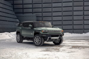 The GMC HUMMER EV SUV completes the HUMMER EV family and features a 126.7-inch wheelbase for tight proportions and a maneuverable body, providing remarkable on- and off-road capability.