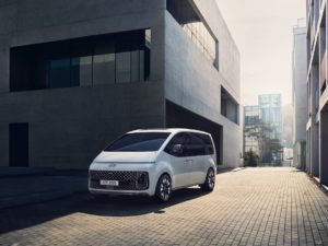 Hyundai STARIA MPV 2
