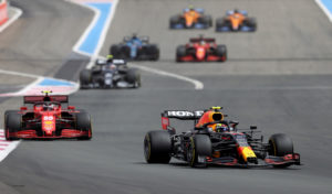 LE CASTELLET, FRANCE - JUNE 20: Sergio Perez of Mexico driving the (11) Red Bull Racing RB16B Honda leads Carlos Sainz of Spain driving the (55) Scuderia Ferrari SF21 during the F1 Grand Prix of France at Circuit Paul Ricard on June 20, 2021 in Le Castellet, France. (Photo by Clive Rose/Getty Images) // Getty Images / Red Bull Content Pool  // SI202106200351 // Usage for editorial use only //