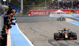 LE CASTELLET, FRANCE - JUNE 20: Red Bull Racing team members celebrate on the pitwall as Max Verstappen of the Netherlands driving the (33) Red Bull Racing RB16B Honda crosses the finish line to win during the F1 Grand Prix of France at Circuit Paul Ricard on June 20, 2021 in Le Castellet, France. (Photo by Peter Fox/Getty Images) // Getty Images / Red Bull Content Pool  // SI202106200413 // Usage for editorial use only //