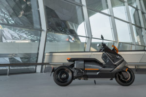 1 _bmw-ce-04-in-the-bmw