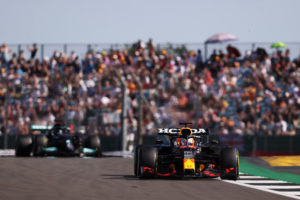 NORTHAMPTON, ENGLAND - JULY 17: Max Verstappen of the Netherlands driving the (33) Red Bull Racing RB16B Honda leads Lewis Hamilton of Great Britain driving the (44) Mercedes AMG Petronas F1 Team Mercedes W12 during the Sprint for the F1 Grand Prix of Great Britain at Silverstone on July 17, 2021 in Northampton, England. (Photo by Lars Baron/Getty Images) // Getty Images / Red Bull Content Pool // SI202107170237 // Usage for editorial use only //