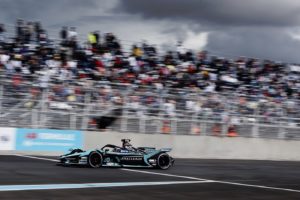 AUTODROMO MIGUEL E. ABED, MEXICO - JUNE 19: Mitch Evans (NZL), Jaguar Racing, Jaguar I-TYPE 5 during the Puebla E-Prix I at Autodromo Miguel E. Abed on Saturday June 19, 2021, Mexico. (Photo by Andrew Ferraro / LAT Images)