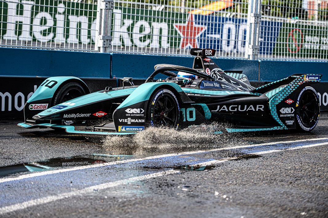 BROOKLYN STREET CIRCUIT, UNITED STATES OF AMERICA - JULY 10: Sam Bird (GBR), Jaguar Racing, Jaguar I-TYPE 5 during the New York City E-Prix I at Brooklyn Street Circuit on Saturday July 10, 2021 in New York City, United States of America. (Photo by Simon Galloway / LAT Images)