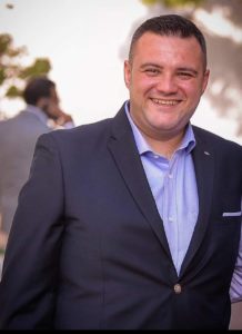 كريم عزت