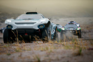 KANGERLUSSUAQ, GREENLAND - AUGUST 27: Jutta Kleinschmidt (GER)/Mattias Ekstrom (SWE), ABT CUPRA XE, leads Christine 'GZ' Giampaoli Zonca (ESP)/Oliver Bennett (GBR), Hispano Suiza Xite Energy Team during the Arctic X-Prix at Kangerlussuaq on August 27, 2021 in Kangerlussuaq, Greenland. (Photo by Colin McMaster / LAT Images)