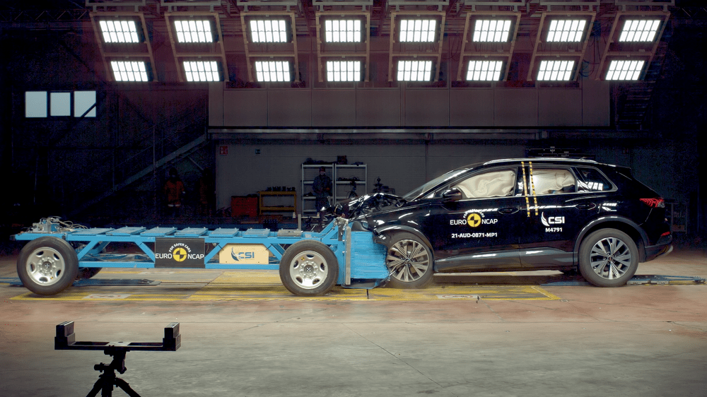1 Audi Q4 e-tron - Mobile Deformable Progressive Barrier test - Sept 21