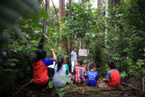 1 besamo-school-teache