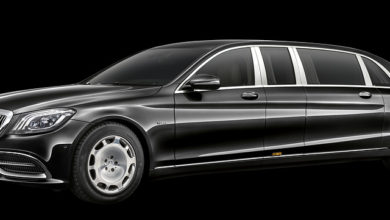 Mercedes-Maybach S 650 Pullman; Exterieur: Obisidianschwarz, Schmiederad 20 Zoll im 10-Loch Design; Interieur: Leder designo Exclusive seiden beige /satin rot, Zierelement Wurzelnuss glänzend;Kraftstoffverbrauch kombiniert: 14,6 l/100 km, CO2-Emissionen kombiniert: 330 g/km* Mercedes-Maybach S 650 Pullman; exterior: obsidian black, 20-inch 10-hole forged wheels; interior: leather designo Exclusive silk beige/satin red, High-gloss brown burr walnut wood trim;Fuel consumption combined: 14.6 l/100 km, combined CO2 emissions: 330 g/km*