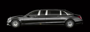 Mercedes-Maybach S 650 Pullman (Baureihe 222, Kraftstoffverbrauch kombiniert: 14,6 l/100 km, CO2-Emissionen kombiniert: 330 g/km*). Exterieur: Obisidianschwarz, Schmiederad 20 Zoll im 10-Loch-Design. Interieur: Leder designo Exclusive seiden beige / satin rot, Zierelement Wurzelnuss glänzend. Foto aus dem Jahr 2018.;Kraftstoffverbrauch kombiniert: 14,6 l/100 km, CO2-Emissionen kombiniert: 330 g/km*  Mercedes-Maybach S 650 Pullman (222 model series, combined fuel consumption: 14.6 l/100 km, combined CO2 emissions: 330 g/km*). Exterior: obsidian black, 20-inch forged wheel in a 10-hole design. Interior: exclusive designo leather in silk beige/satin red, shiny burr walnut trim element. Photo from 2018.;Fuel consumption combined: 14.6 l/100 km, combined CO2 emissions: 330 g/km*