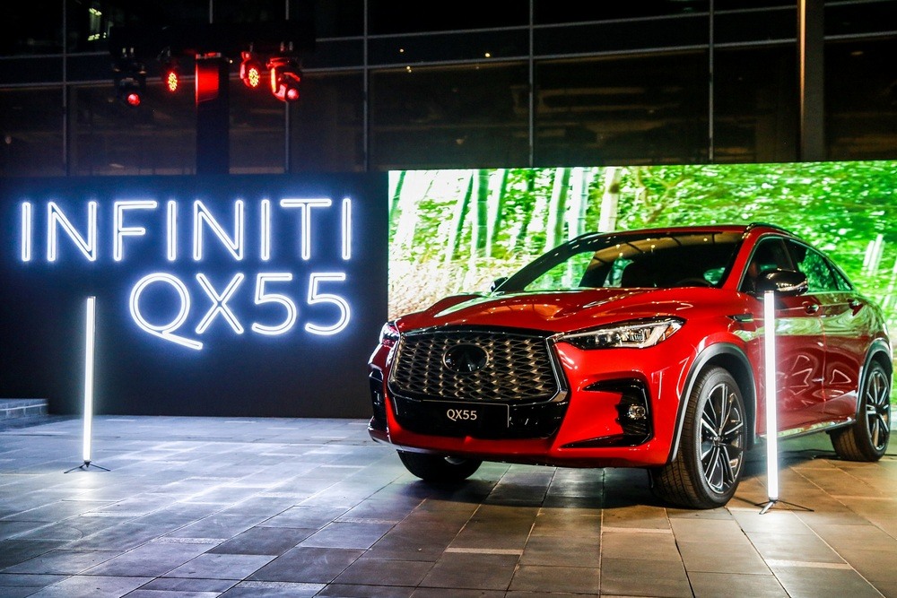 1 INFINITI LAUNCH PHOTO HR 2-13