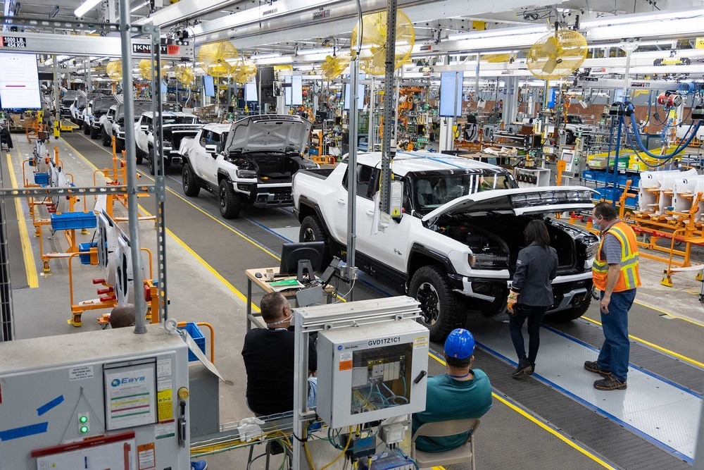 Production is now set to begin at the former Detroit-Hamtramck assembly plant, less than two years after GM announced the massive $2.2 billion investment to fully renovate the facility to build a variety of all-electric trucks and SUVs. Pre-production of the 2022 GMC HUMMER EV pickups began at Factory ZERO this fall and GMC HUMMER EV is on track to deliver the first vehicles to customers by the end of the year. (Photo by Jeffrey Sauger for General Motors)