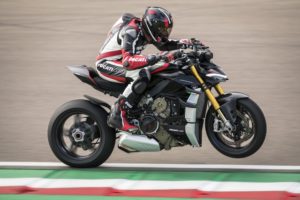 7 MY22_Ducati_Streetfighter_V4_SP _54__UC352032_High
