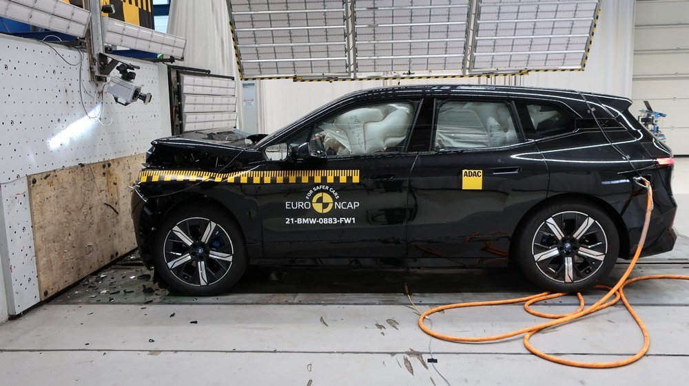 7 bmw-ix-in-euro-ncap-