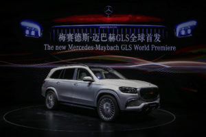 Die Auto Guangzhou 2019 startete mit einem besonderen Highlight: Am Vorabend der Messe feierte der Mercedes-Maybach GLS 600 4MATIC (Kraftstoffverbrauch kombiniert: 12,0-11,7 l/100 km; CO2-Emissionen kombiniert: 273-266 g/km) seine Weltpremiere. Das neue Fahrzeug der Luxusmarke setzt höchste Maßstäbe des Komforts im SUV-Segment.;Kraftstoffverbrauch kombiniert: 12,0-11,7 l/100 km; CO2-Emissionen kombiniert: 273-266 g/km* Auto Guangzhou 2019 started with a special highlight: on the eve of the fair, the Mercedes-Maybach GLS 600 4MATIC (combined fuel consumption: 12.0-11.7 l / 100 km, combined CO2 emissions: 273-266 g / km) celebrated its world premiere. The new vehicle of the luxury brand sets the highest standards of comfort in the SUV segment.;Combined fuel consumption: 12.0-11.7 l / 100 km, combined CO2 emissions: 273-266 g / km*