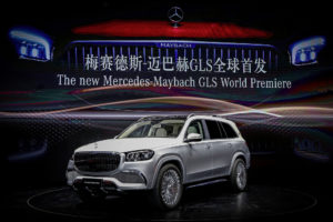 Die Auto Guangzhou 2019 startete mit einem besonderen Highlight: Am Vorabend der Messe feierte der Mercedes-Maybach GLS 600 4MATIC (Kraftstoffverbrauch kombiniert: 12,0-11,7 l/100 km; CO2-Emissionen kombiniert: 273-266 g/km) seine Weltpremiere. Das neue Fahrzeug der Luxusmarke setzt höchste Maßstäbe des Komforts im SUV-Segment.;Kraftstoffverbrauch kombiniert: 12,0-11,7 l/100 km; CO2-Emissionen kombiniert: 273-266 g/km*  Auto Guangzhou 2019 started with a special highlight: on the eve of the fair, the Mercedes-Maybach GLS 600  4MATIC (combined fuel consumption: 12.0-11.7 l / 100 km, combined CO2 emissions: 273-266 g / km) celebrated its world premiere. The new vehicle of the luxury brand sets the highest standards of comfort in the SUV segment.;Combined fuel consumption: 12.0-11.7 l / 100 km, combined CO2 emissions: 273-266 g / km*