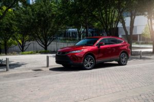 2022_Toyota_Venza_LE_001-1500x1000