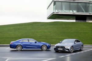 Mercedes-Benz und Mercedes-AMG CLS 53 4MATIC+ (Kraftstoffverbrauch kombiniert 9,0-5,1 l/100 km; CO2-Emissionen kombiniert 206-135 g/km)*;Kraftstoffverbrauch kombiniert 9,0-5,1 l/100 km; CO2-Emissionen kombiniert 206-135 g/km* Mercedes-Benz and Mercedes-AMG CLS 53 4MATIC+ (combined fuel consumption 9.0-5.1 l/100 km; combined CO2 emissions 206-135 g/km)*;Combined fuel consumption 9.0-5.1 l/100 km; combined CO2 emissions 206-135 g/km*