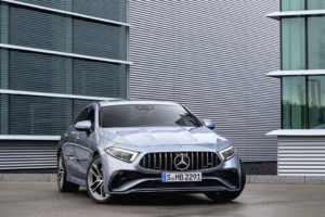 Mercedes-AMG CLS 53 4MATIC+ (Kraftstoffverbrauch kombiniert 9,0-8,7 l/100 km; CO2-Emissionen kombiniert 206-199 g/km); Exterieur: Côte d‘Azur hellblau; Interieur: Nappaleder schwarz mit grauen Nähten, Lenkrad in Leder Nappa mit AMG Drive Unit;Kraftstoffverbrauch kombiniert 9,0-8,7 l/100 km; CO2-Emissionen kombiniert 206-199 g/km* Mercedes-AMG CLS 53 4MATIC+ (combined fuel consumption 9,0-8,7 l/100 km; combined CO2 emissions 206-199 g/km); exterior: Côte d‘Azur light blue; interior: designo nappa leather black with grey stitching, steering wheel in nappa leather with AMG Drive Unit;Combined fuel consumption 9,0-8,7 l/100 km; combined CO2 emissions 206-199 g/km*