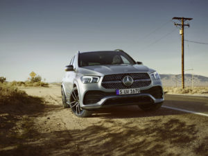 Mercedes-Benz GLE 300 d 4MATIC (Kraftstoffverbrauch kombiniert (NEFZ): 6,3-5,8 l/100 km; CO2-Emissionen kombiniert (NEFZ): 166-152 g/km);Kraftstoffverbrauch kombiniert (NEFZ): 6,3-5,8 l/100 km; CO2-Emissionen kombiniert (NEFZ): 166-152 g/km*  Mercedes-Benz GLE 300 d 4MATIC (Fuel consumption combined (NEDC): 6.3-5.8 l/100 km; combined CO2 emissions (NEDC): 166-152 g/km);(Fuel consumption combined (NEDC): 6.3-5.8 l/100 km; combined CO2 emissions (NEDC): 166-152 g/km*