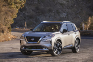 22_Nissan_Rogue-01