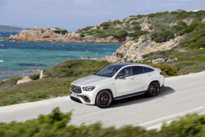 Mercedes-AMG GLE 63 S 4MATIC+ Coupé (Kraftstoffverbrauch kombiniert 11,5 l/100 km; CO2-Emissionen kombiniert 263 g/km) Exterieur dynamisch, diamantweiß Mercedes-AMG GLE 63 S 4MATIC+ Coupé (Combined fuel consumption 11.5 l/100 km; combined CO2-Emission 263 g/km), Exterieur dynamic, diamond white